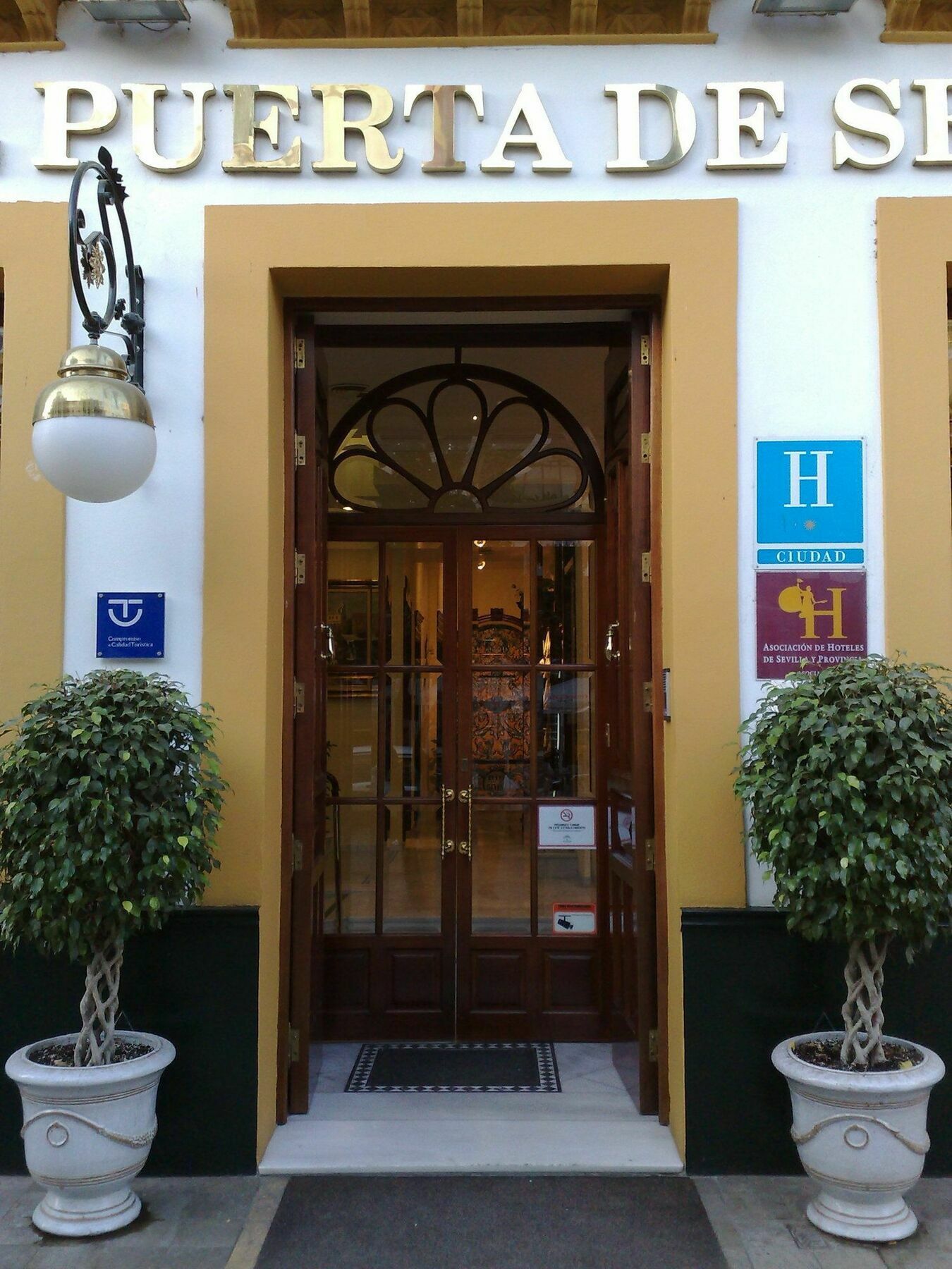 Basic Hotel Puerta De Sevilla Exterior foto